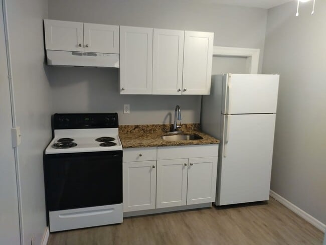 Building Photo - 705