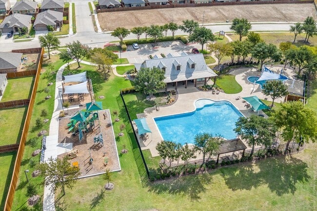 Building Photo - 305 Running Water Trail