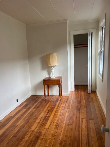 Building Photo - 865 B St