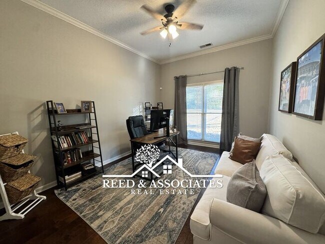 Building Photo - 4 bedrooms plus pool in Collierville!