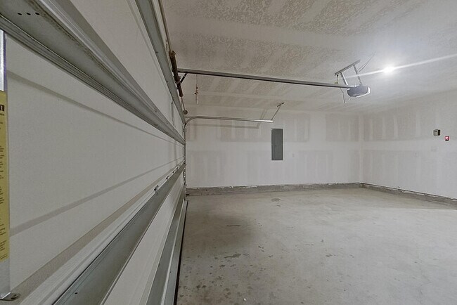 Building Photo - 4694 Malay Cir