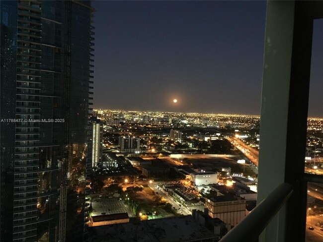 Building Photo - 888 Biscayne Blvd