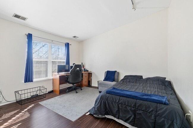Building Photo - 5033 Beech Ct