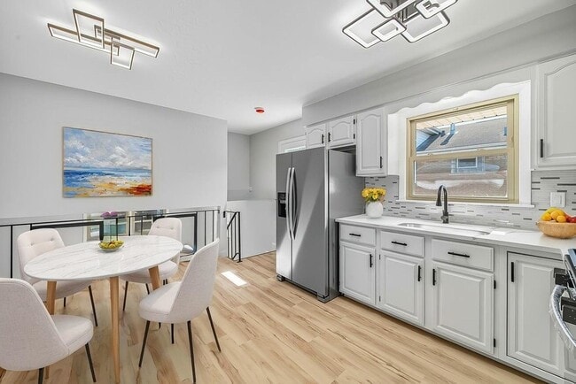 Building Photo - 12549 S Tripp Ave