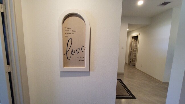 Building Photo - 4011 Itzle Is Ct