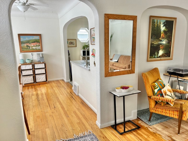 Building Photo - 1237 Yale Ave