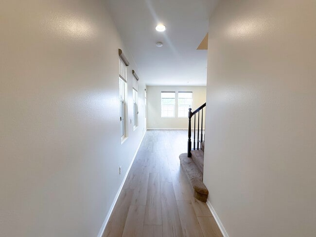 Building Photo - 10816 Lotus Dr