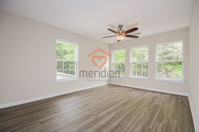 Building Photo - 3 bed / 2.5 bath - Move-in today!