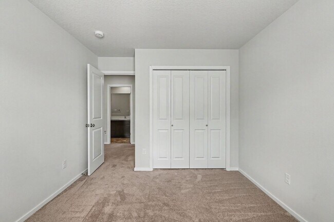 Building Photo - 4 Bed (plus BONUS ROOM), 2.5 Bath Newer Home in NE Salem