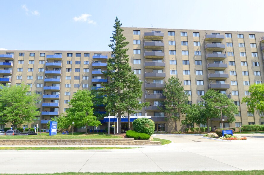 Carlyle Tower Apartments Southfield, MI 23300 Providence Dr