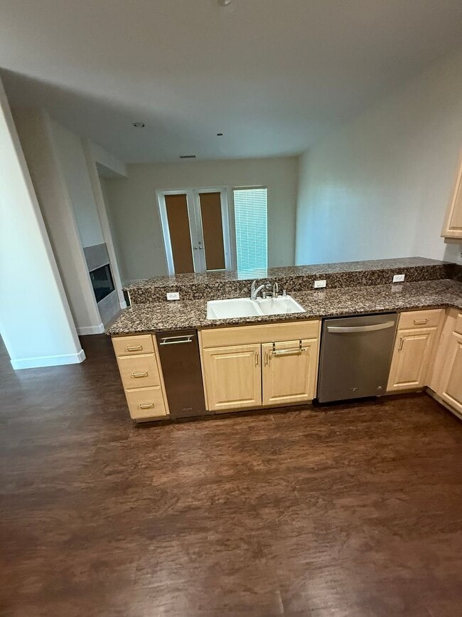Building Photo - Beautiful 3 Bedroom home