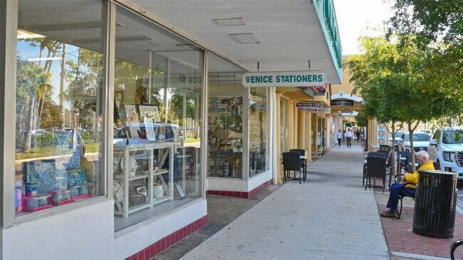 Building Photo - 712 White Pine Tree Rd