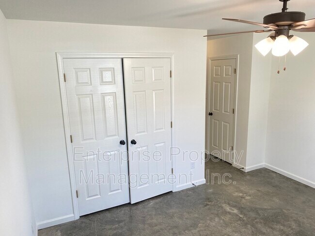 Building Photo - 2963 Lake Park Rd