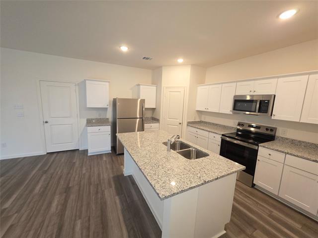 Building Photo - 2206 Pioneer Dr