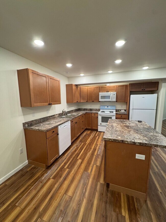 Building Photo - Brand new construction 3 bed near JBER