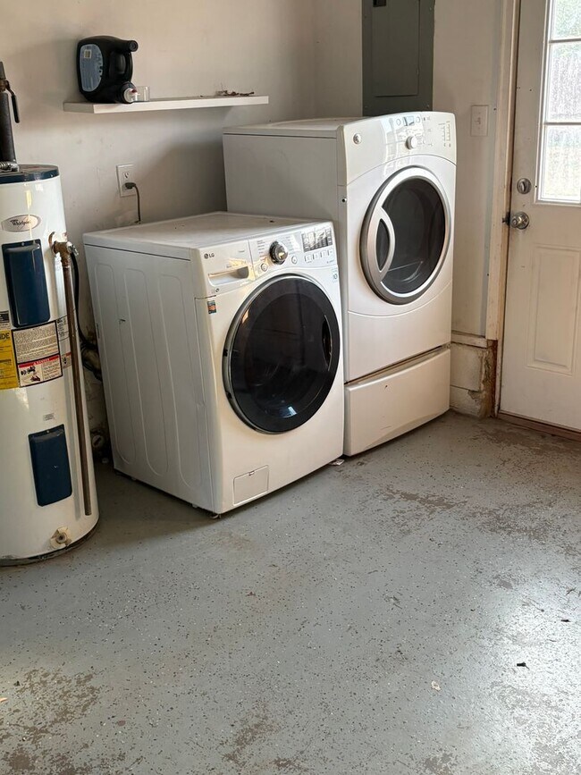 Building Photo - Beautiful updated home with new flooring and fresh paint