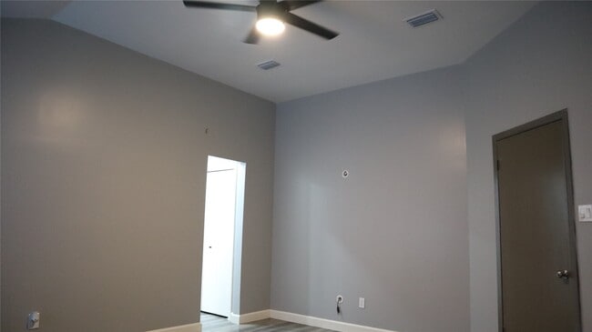 Building Photo - 2515 Edgedale Dr
