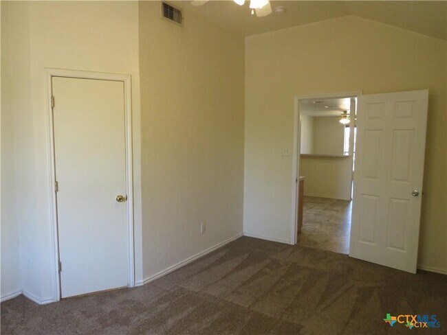 Building Photo - 4002 Gus Dr