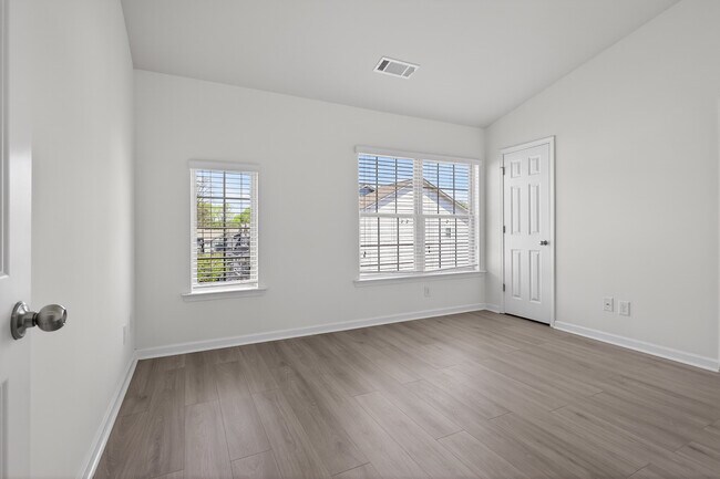 Building Photo - 1805 Liberty Pkwy NW