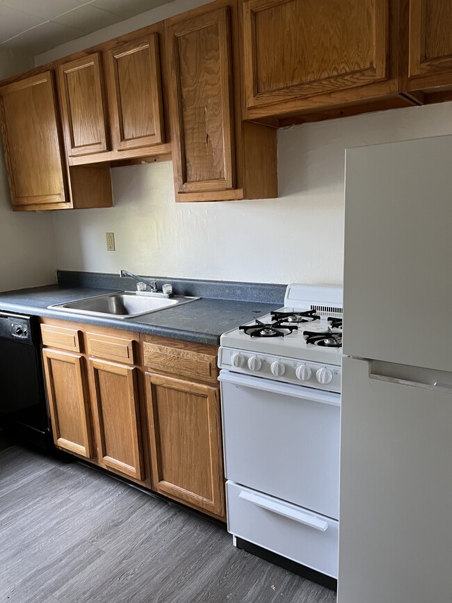 Primary Photo - 440-444 W 9th St