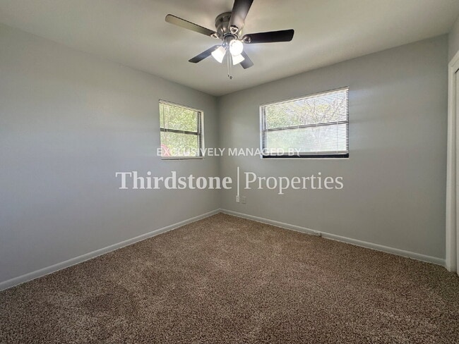 Building Photo - 1038 La Marche Dr