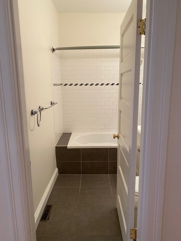 Building Photo - 115 17th St SE