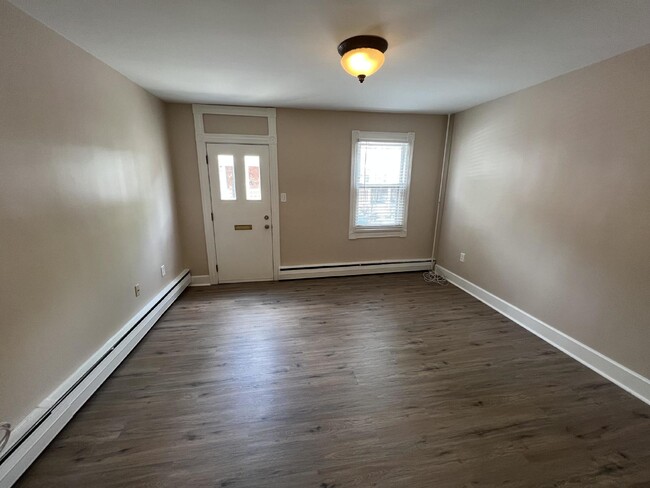 Building Photo - 3BR Home Available NOW in Allentown!