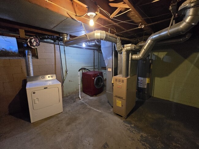 Building Photo - 235 Madison St