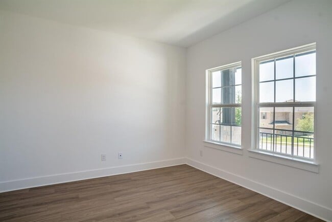 Building Photo - 4612 Modena Bay Bend