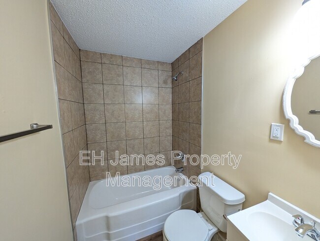 Building Photo - 28 W 27th St N