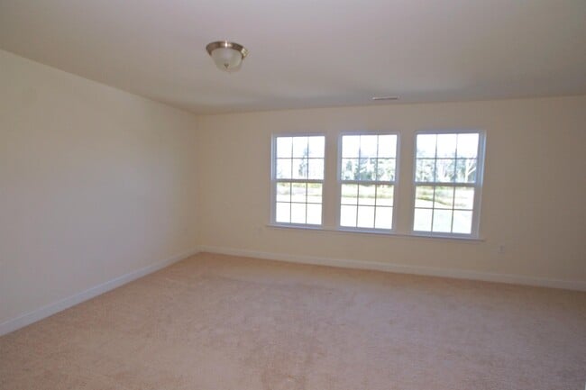 Building Photo - 135 Polaris Ave