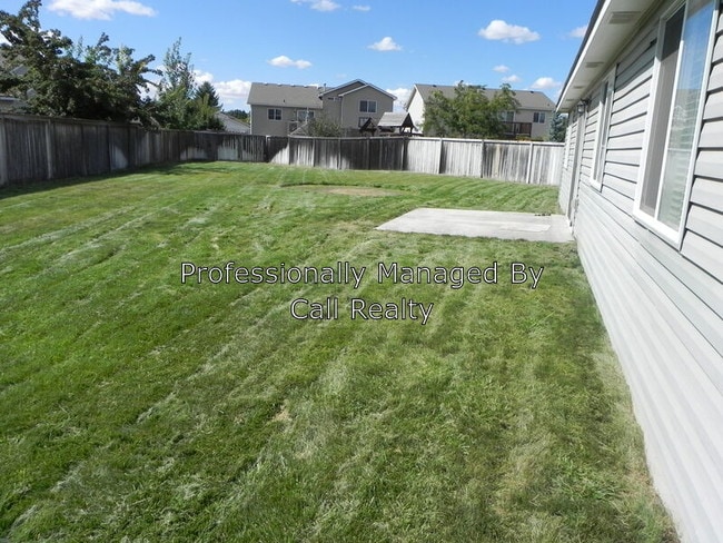 Building Photo - 1506 E Vanetta Ave