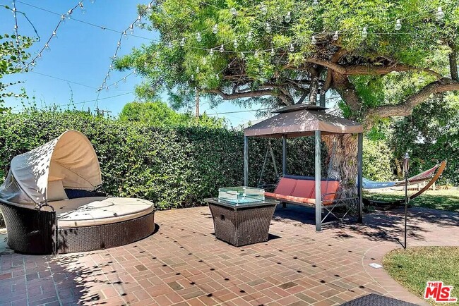 Building Photo - 16913 Bassett St