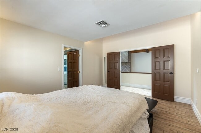 Building Photo - 2845 Queens Courtyard Dr