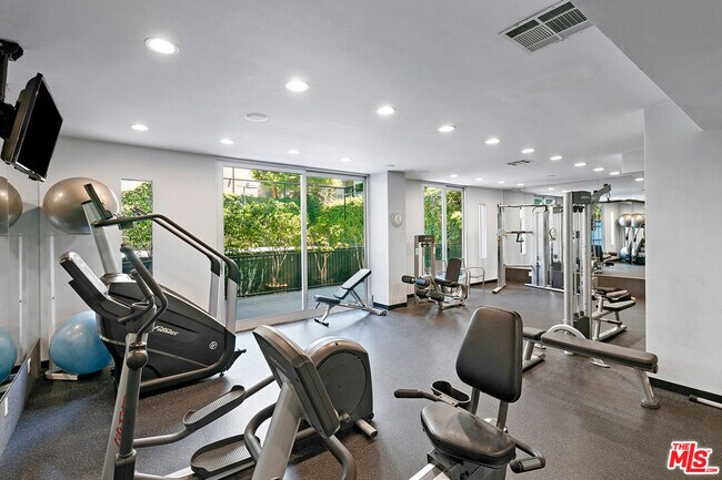 Building Photo - 1100 Alta Loma Rd