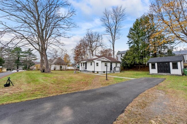 Building Photo - 5 Pine Trail