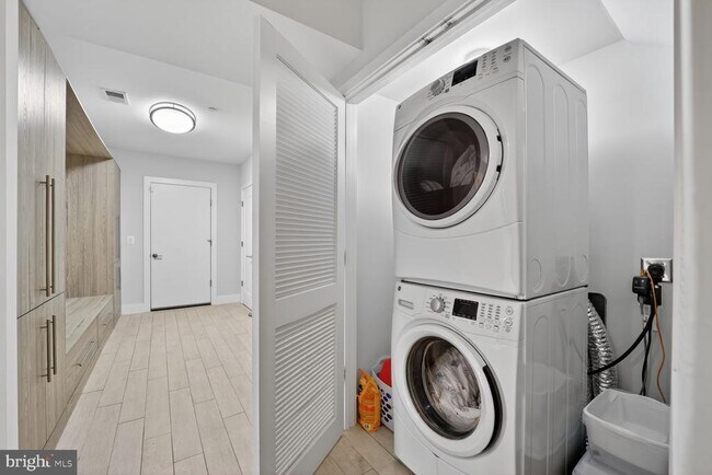 Building Photo - 5310 Dorsett Pl NW