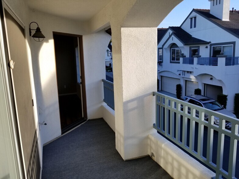 Building Photo - 16939 Robins Nest Way