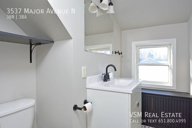 Building Photo - JUST REMODELED - 3 Bed 3 Bath Home Availab...