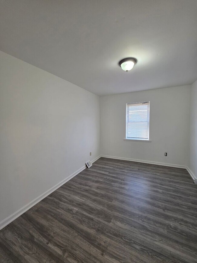 Building Photo - Just Renovated! Charming 3-Bedroom Home in...
