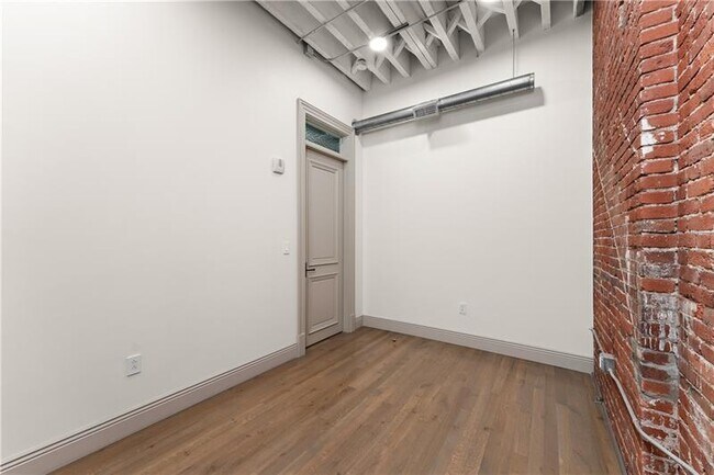 Building Photo - 915 Liberty Ave