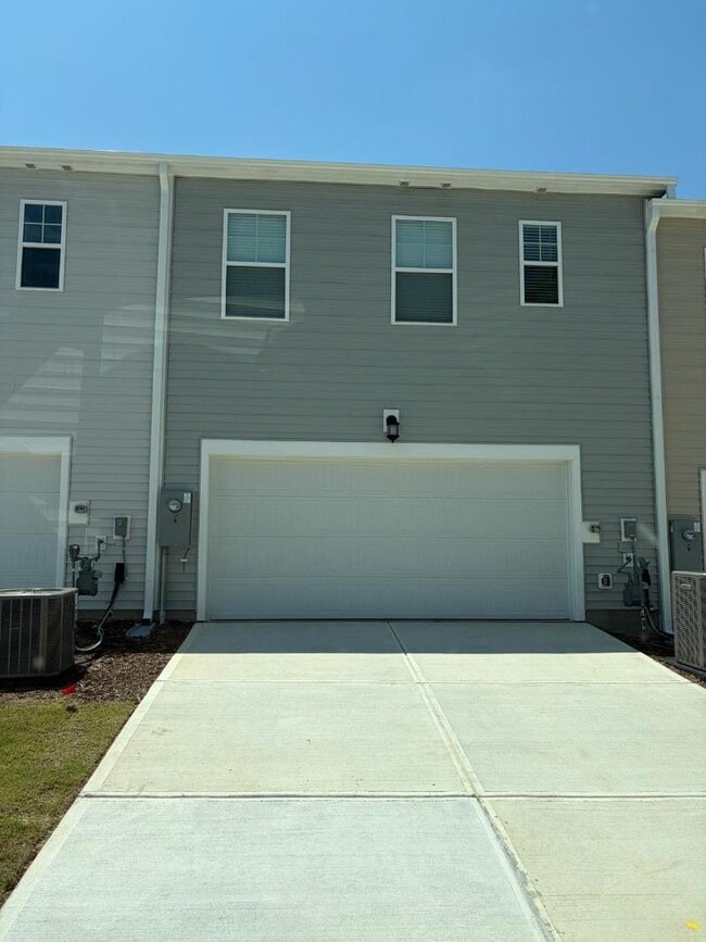 Building Photo - 204 Marelli Dr