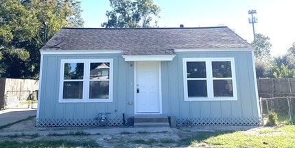 Building Photo - Beautifully Renovated 2 Bedroom Home for Lease