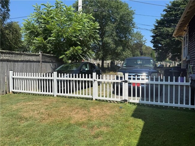 Building Photo - 60 Farewell St