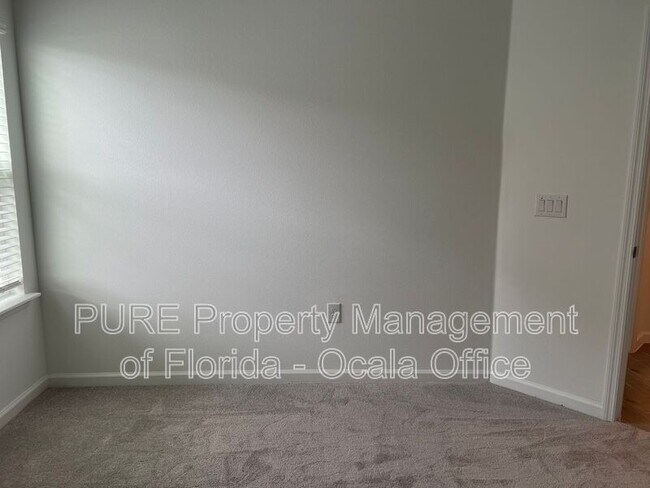 Building Photo - 3429 NE 40th St