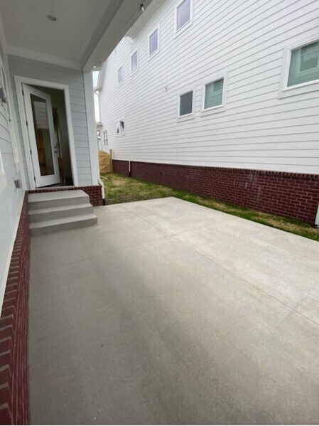 Building Photo - 925 Horizon Dr