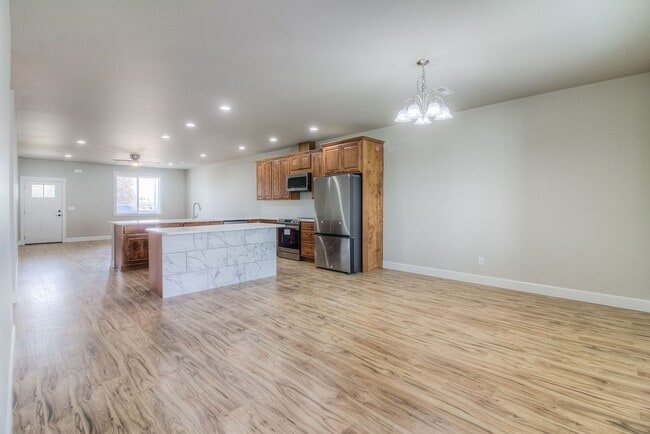 Building Photo - Gorgeous Home in West Valley