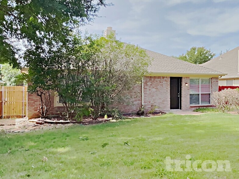 Building Photo - 1703 Ash Ln