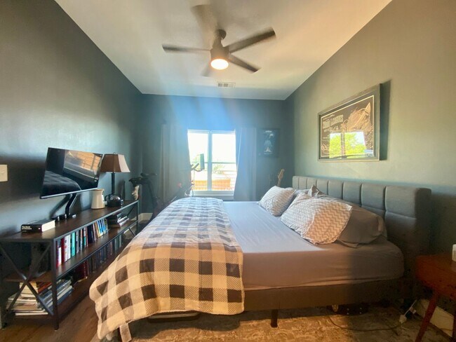 Building Photo - Beautiful Condo - North Burnet Road!