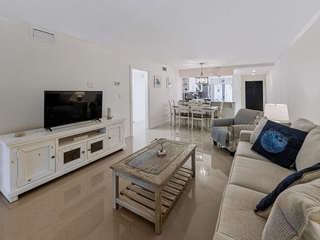 Building Photo - ** CATALINA AT HIGH POINT ** 2 BED / 2 BATH - CONDO - FURNISHED - CARPORT - ANNUAL RENTAL